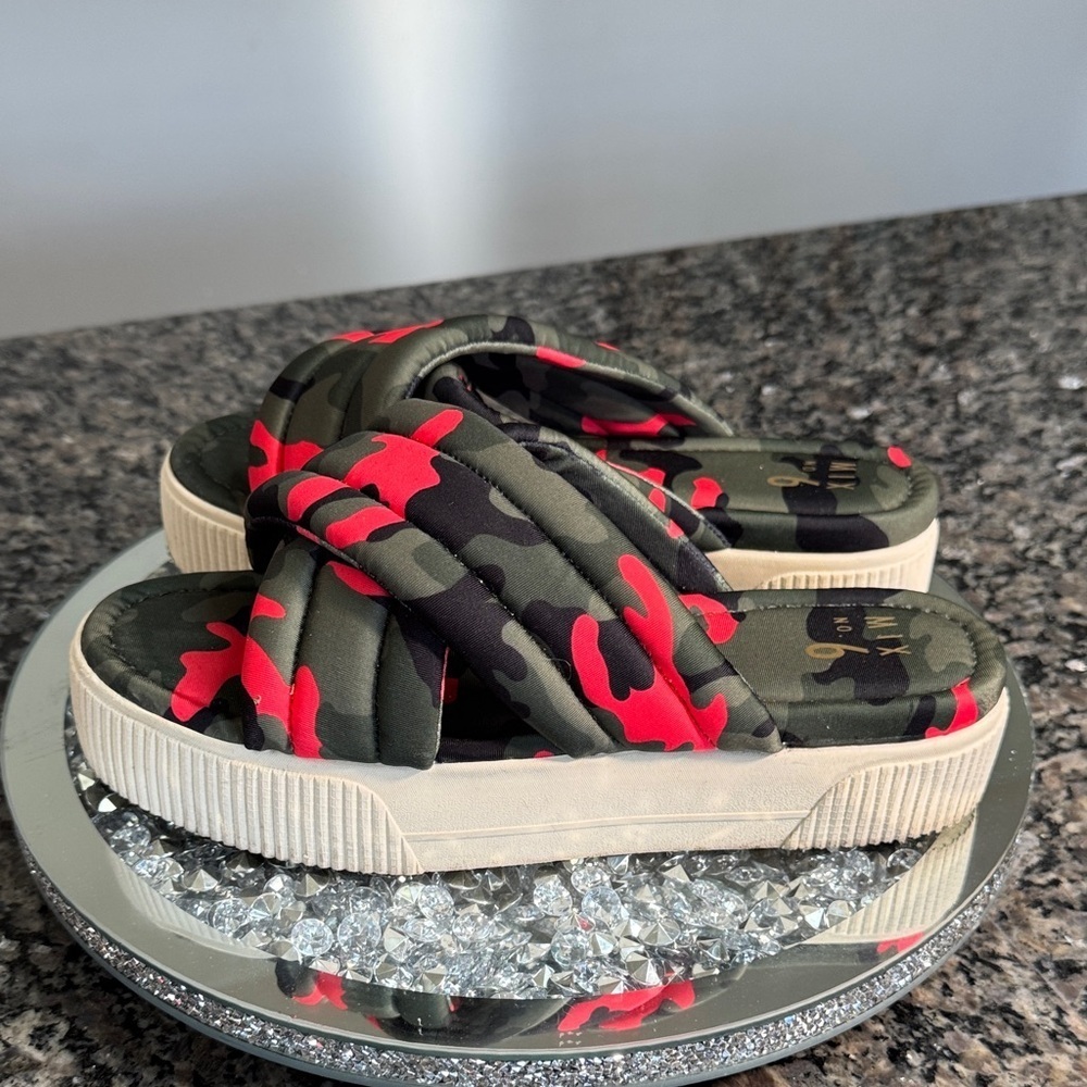 Mix No. Camouflage slide Sandals EUC 10